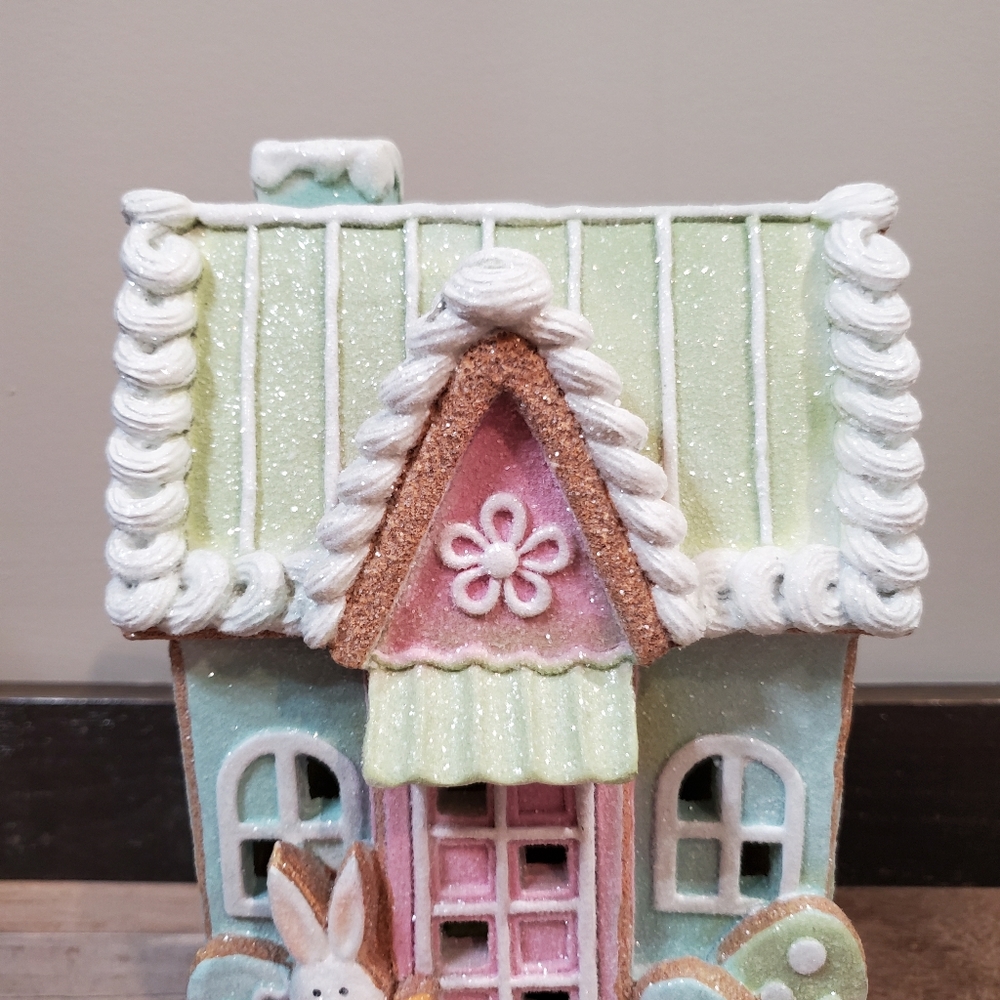 Pastel Easter Gingerbread House-NWT - Picture 4 of 9